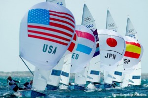 470級女子・近藤/田畑組の競り合い（photo by Kazushige Nakajima/LAYLINE MEDIA）